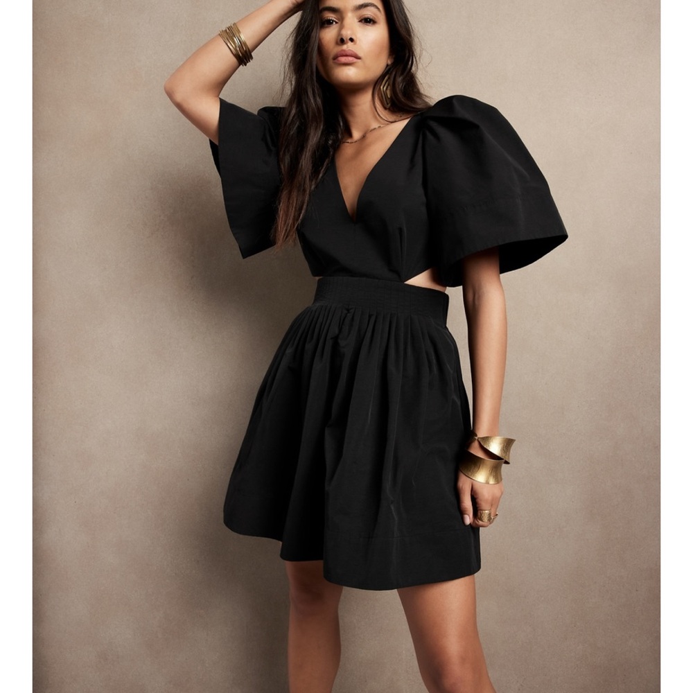 Banana republic Black Petite cut out Dress puff sleeves, with pockets.